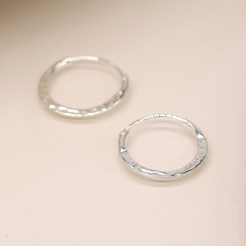 Clustdlysau Arian | Sterling Silver Earrings - Little Hammered Hoop