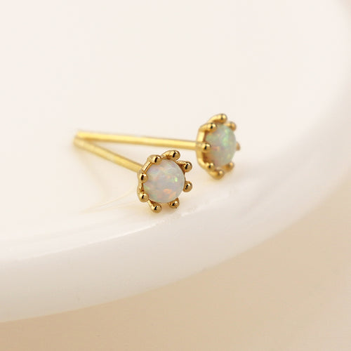 Clustdlysau Styd Arian | Gold Plated Sterling Silver Studs - White Opal