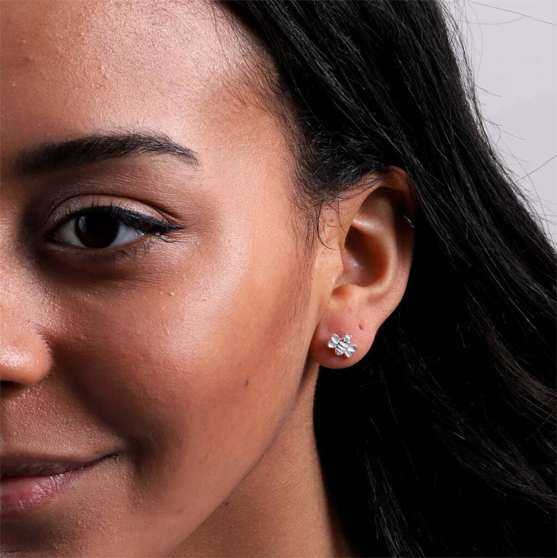 Clustdlysau Gwenyn - Arian | Bees Knees Bee Stud Earrings - Silver