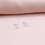 Clustdlysau Styd Meillion - Pob Lwc | Clover Stud Earrings - Silver