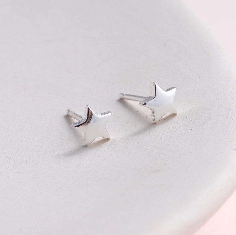 Clustdlysau Styd Seren - Ti'n Seren | Star Stud Earrings - Silver