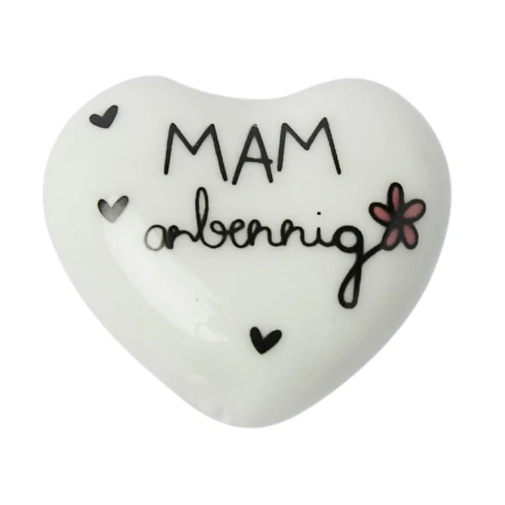 Anrheg Bychan Serameg - Mam Arbennig | Ceramic Token - Mam Arbennig