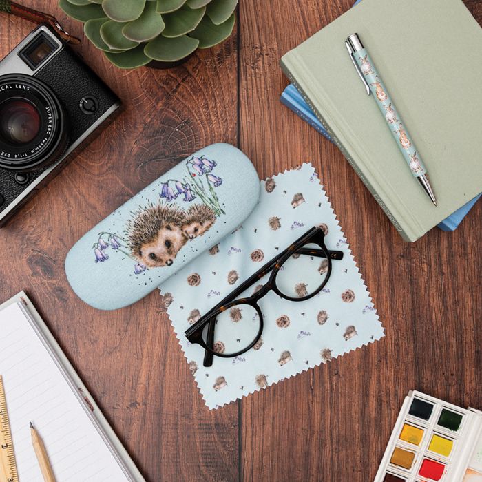 Cas Sbectol Wrendale | Wrendale Glasses Case - Love and Hedgehugs