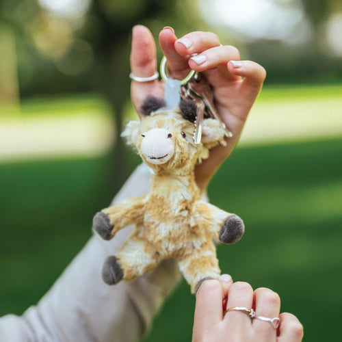 Cylch Goriadau Wendale | Wrendale Plush Keyring - 'Camilla' Giraffe