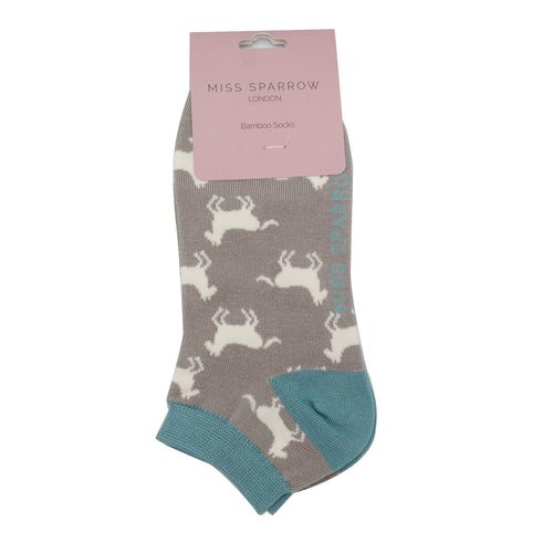 Sanau Treinyrs - Ceffylau | Miss Sparrow Trainer Socks - Horses Light Grey