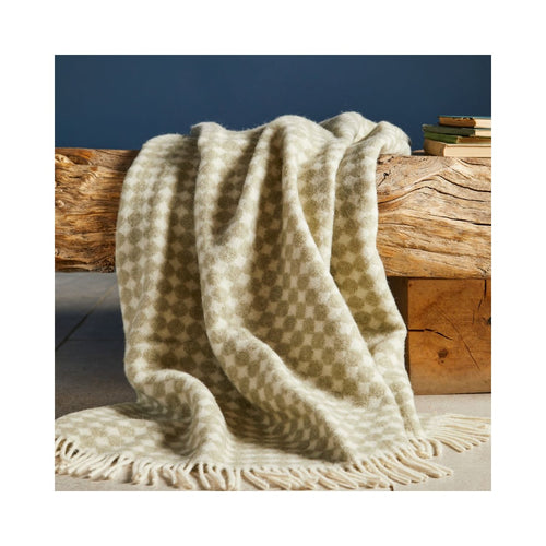 Carthen Wlân Cymreig - Smotiau Gwyrdd | Welsh Wool Blanket - Jacquard Spot Sage