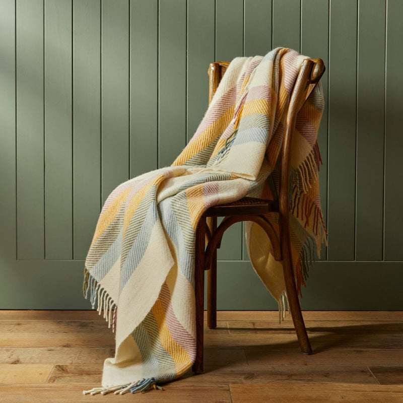 Carthen Wlân Cymreig - Streip Briallu | Welsh Wool Blanket - Stripe Primrose