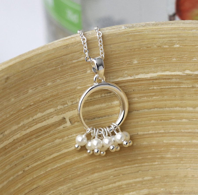 Cadwen Cylch a Pherlau | Hoop and Pearls Hecklace