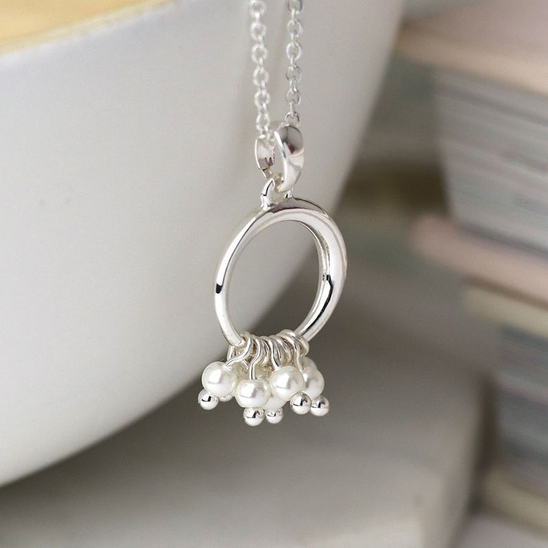 Cadwen Cylch a Pherlau | Hoop and Pearls Hecklace