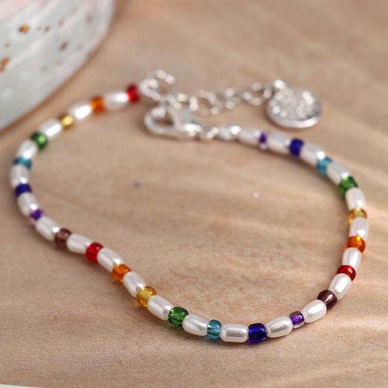 Breichled Perlau a Gleiniau Lliwiau'r Enfys | Ivory Pearl and Rainbow Bead Bracelet