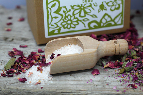 Halwynau Bath Grawnffrwyth a Mynawyd y Bugail | Agnes & Cat Grapefruit & Geranium Himalayan Bath Salts