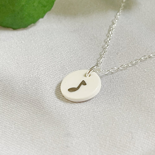 Cadwen Fach Borslen - Nodyn Gwyn | Mini Porcelain Necklace - White Note