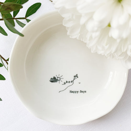 Desgyl Borslen | East of India Porcelain Trinket Dish - Happy Days