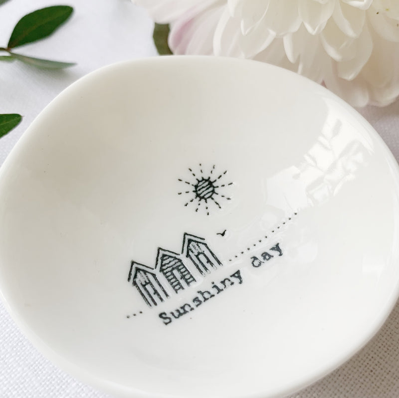 Desgyl Fechan Borslen | East of India Small Porcelain Dish - Sunshiny Days
