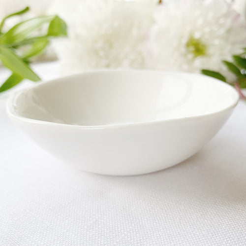 Desgyl Borslen | East of India Porcelain Dish - It’s a Wonderful Life