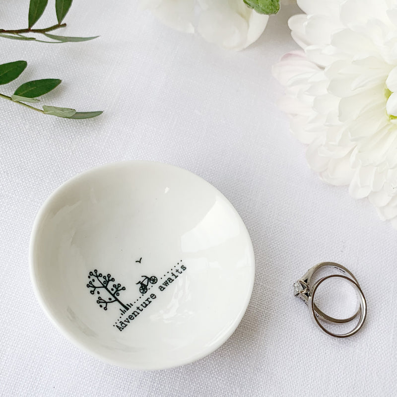 Desgyl Fechan Borslen | East of India Small Porcelain Dish - Adventure Awaits