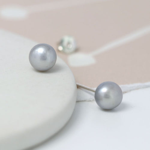 Clustdlysau Styd Arian | Sterling Silver Studs - Blue/Grey Pearl