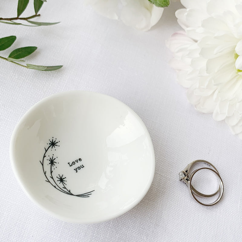 Desgyl Fechan Borslen | East of India Small Porcelain Dish - Love You