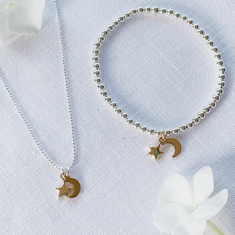 Cadwen Lleuad a Sêr Plentyn - Aur | Moon & Stars Children’s Necklace – Gold