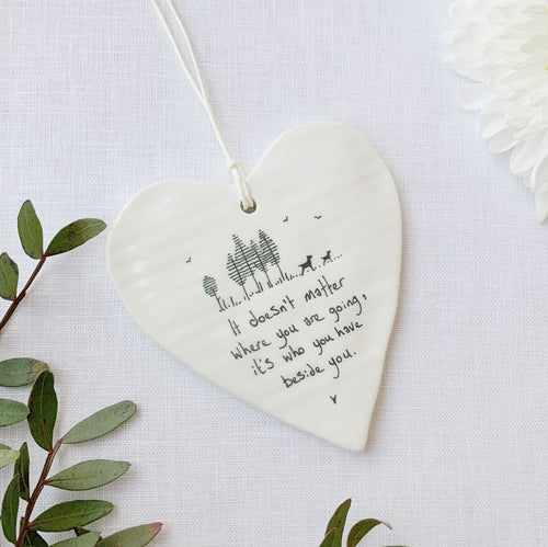 Calon Borslen | East of India Porcelain Hanging Heart – Who You Have Beside You