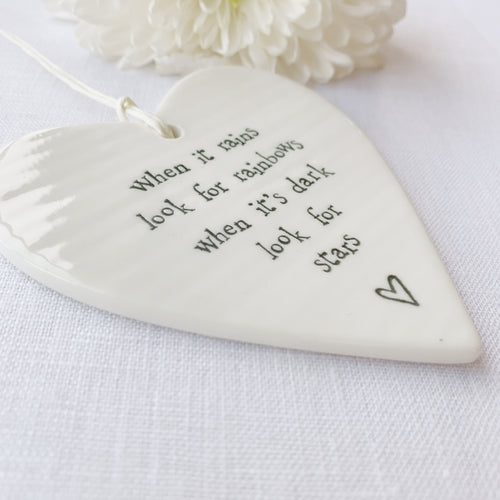 Calon Borslen | East of India Porcelain Hanging Heart – Rainbows & Stars