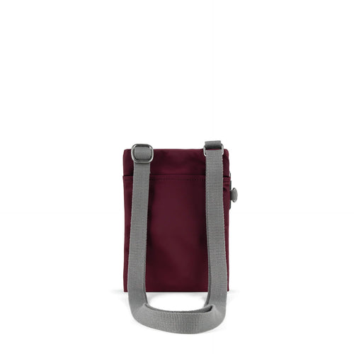 Bag Ffôn Chelsea Roka | ROKA Chelsea Phone Bag - Plum (Sustainable Nylon)