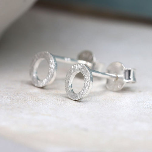 Clustdlysau Styd Arian | Sterling Silver Studs - Tiny Brushed Silver Circle