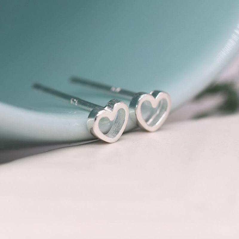 Clustdlysau Styd Arian | Sterling Silver Stud Earrings - Little Cut Out Hearts