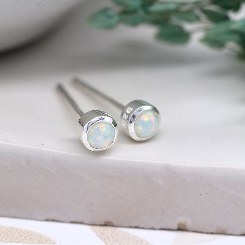 Clustdlysau Styd Arian | Sterling Silver Stud Earrings - Tiny White Opal