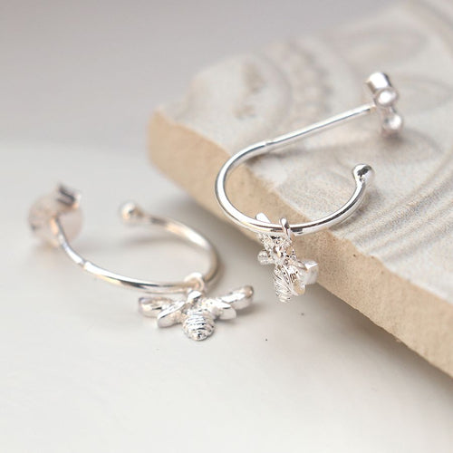 Clustdlysau Arian | Sterling Silver Earrings - Bee on Half Hoop