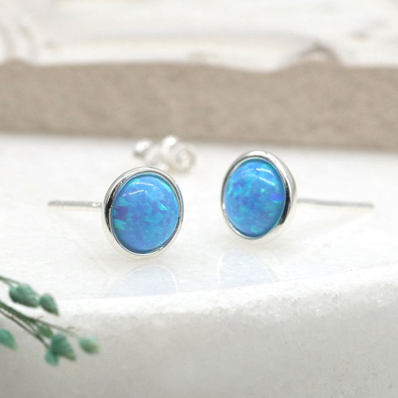 Clustdlysau Styds Arian | Sterling Silver Stud Earrings - Round Blue Opal